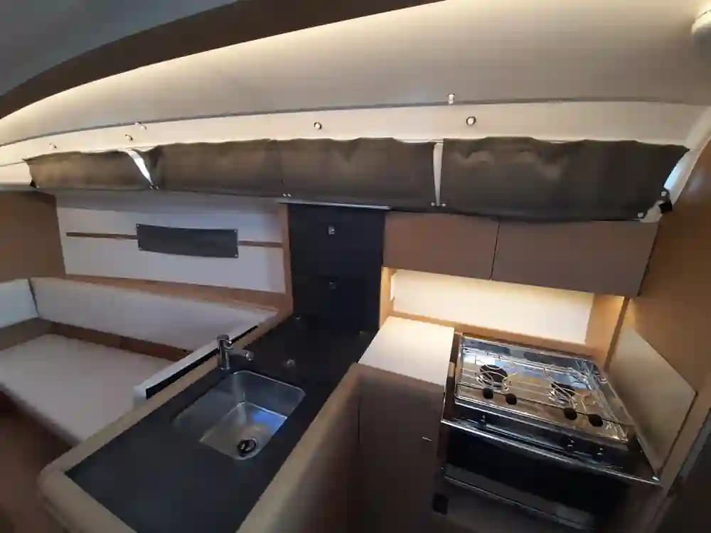 2023 Jeanneau Sun Odyssey 349 Sold in Barcelona, ES Racer/Performance 4