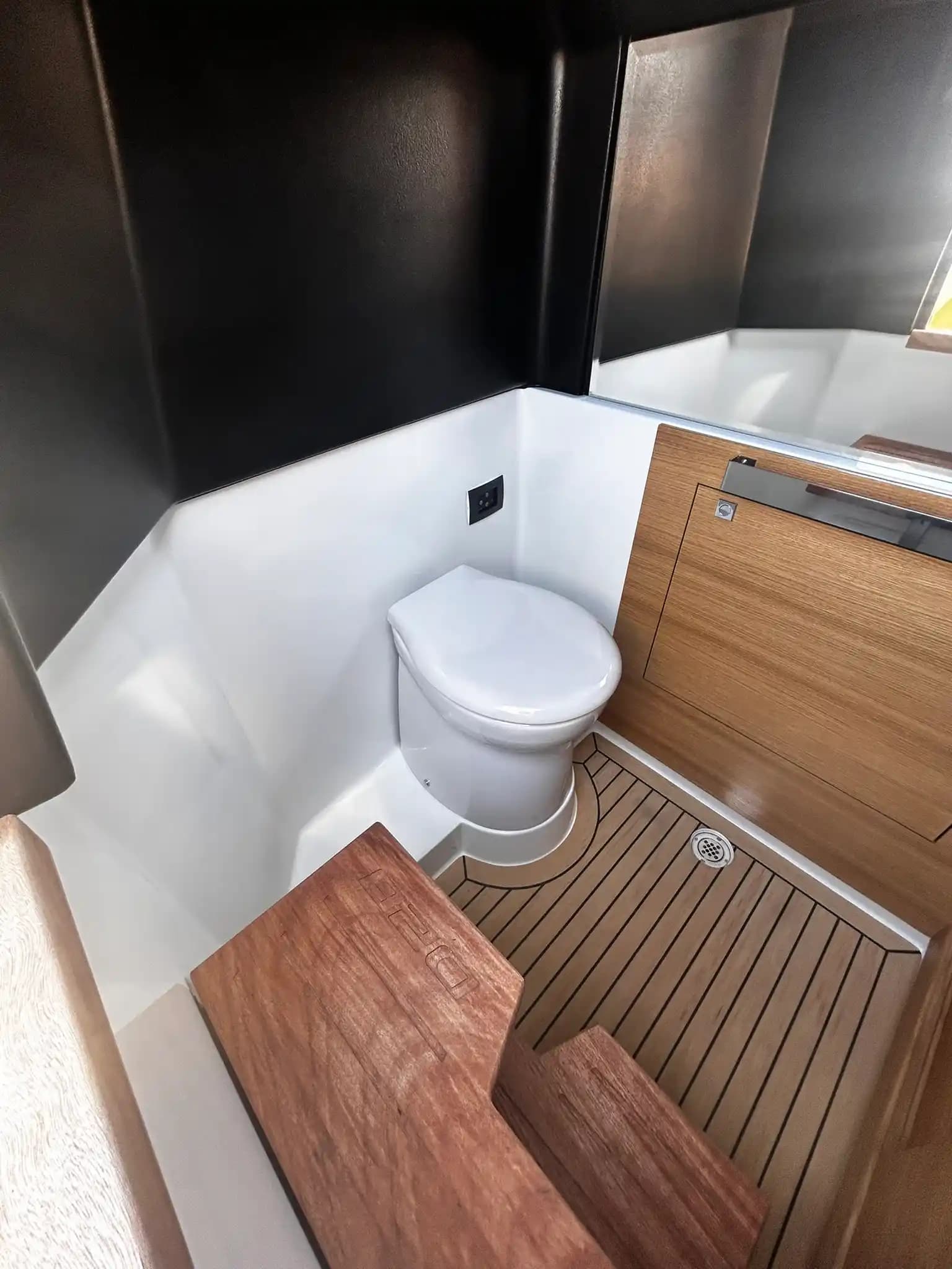 De Antonio Yachts D28 Open for Sale