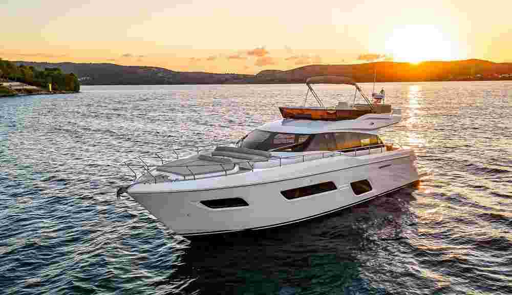 2023 Ferretti Yachts 550