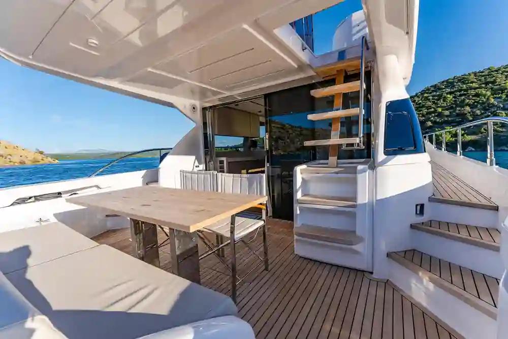 Ferretti Yachts 550 For Sale