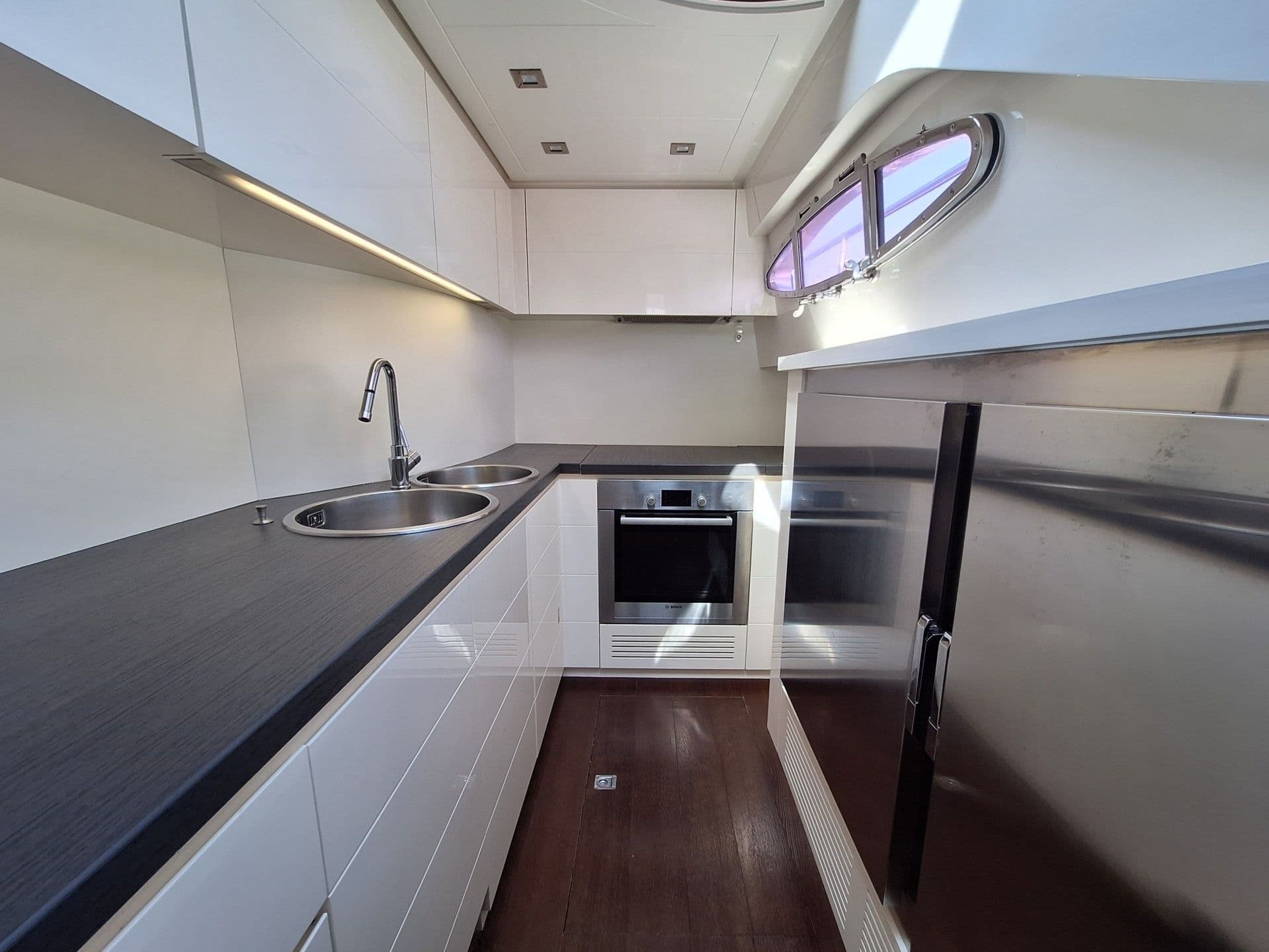 2014 Pershing 74 for Sale in Metropolitan City of Naples, IT Motor Yacht 5