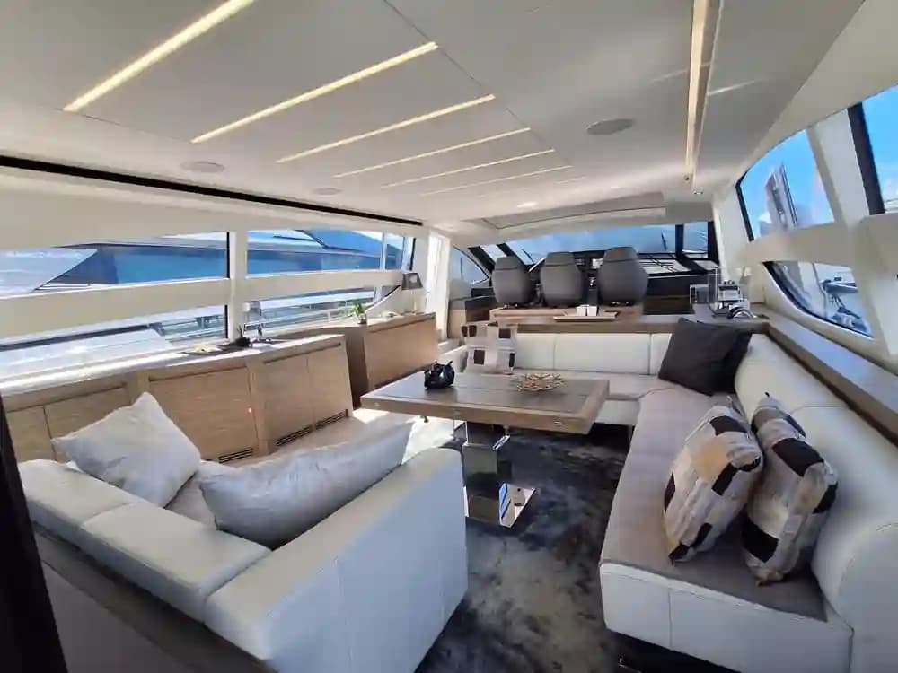 Pershing 82' in vendita