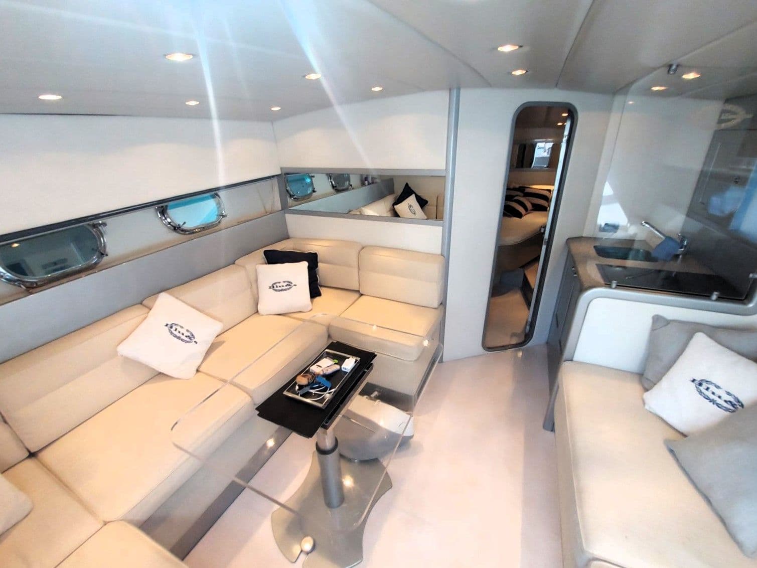 2000 Magnum 44 for Sale in Naples, IT Motor Yacht 3