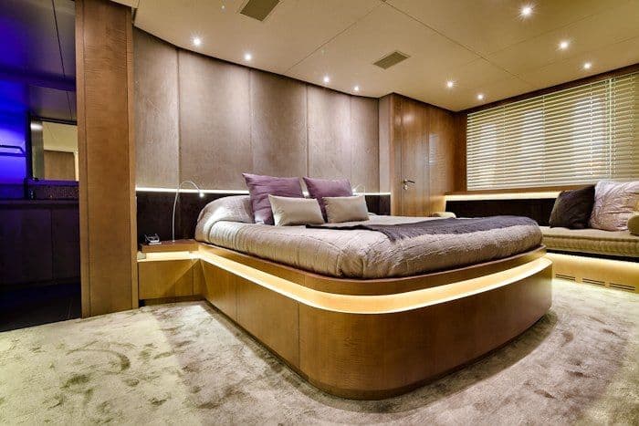 2010 Pershing 115 a la venta en Metropolitan City of Naples, IT Motor Yacht 3