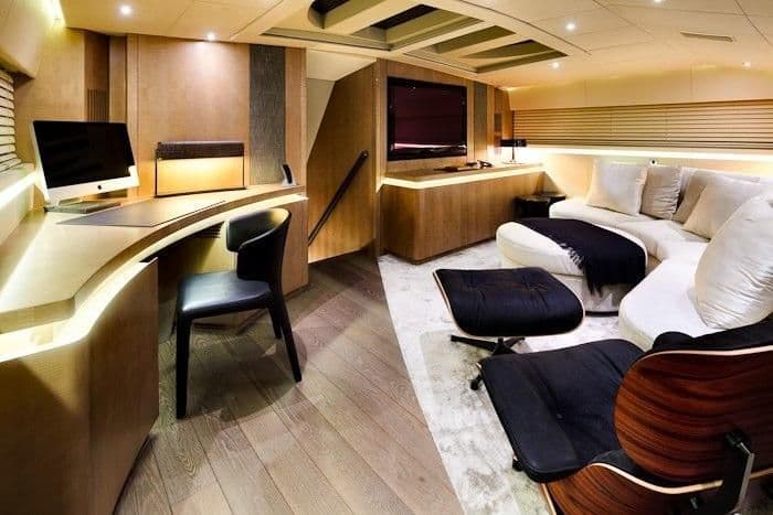 2010 Pershing 115 a la venta en Metropolitan City of Naples, IT Motor Yacht 5