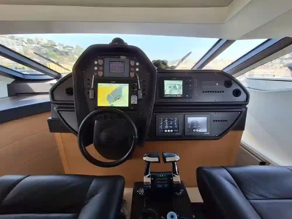 2014 Pershing 74 for Sale in Metropolitan City of Naples, IT Motor Yacht 4