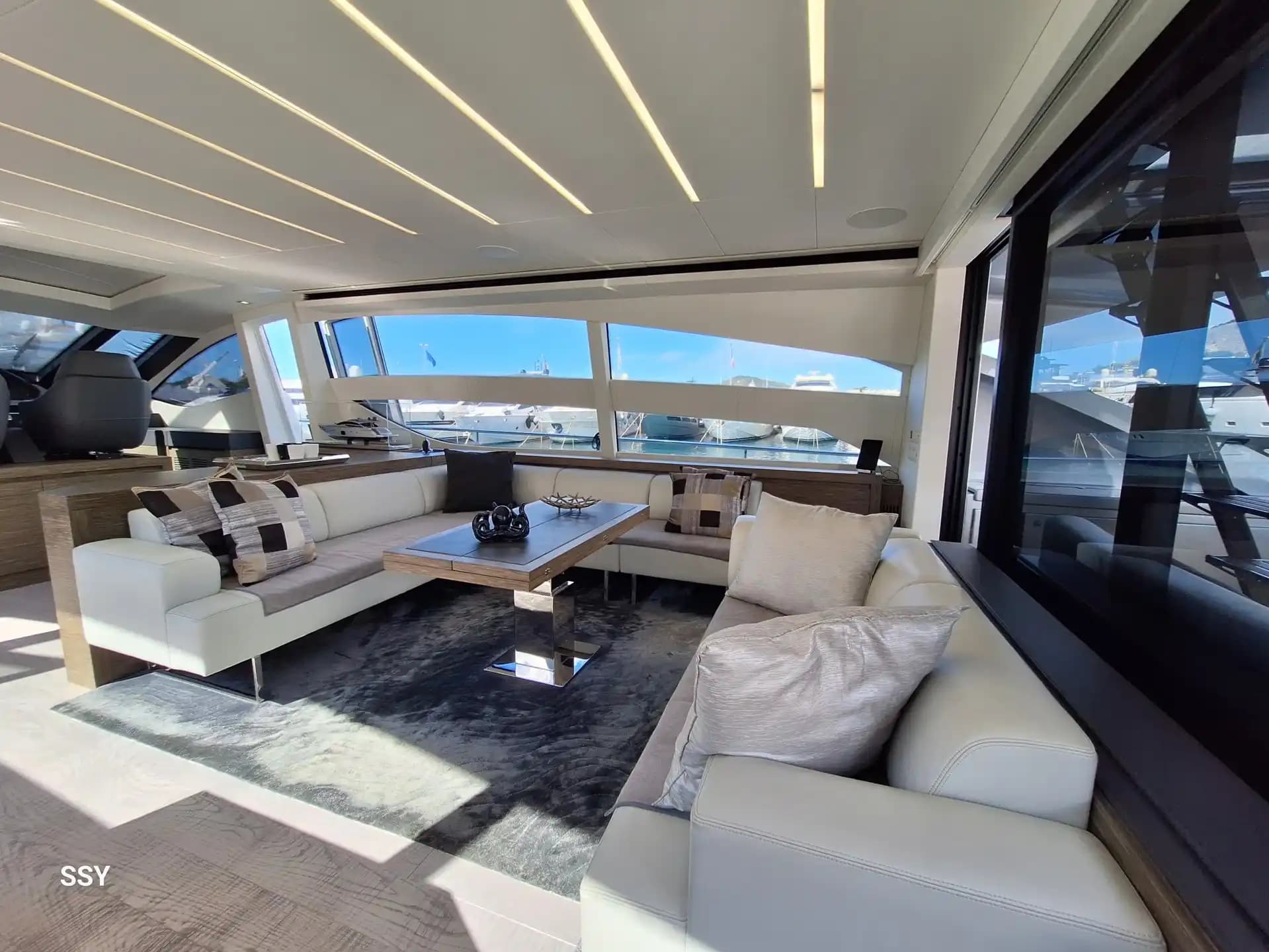 Pershing 82' in vendita