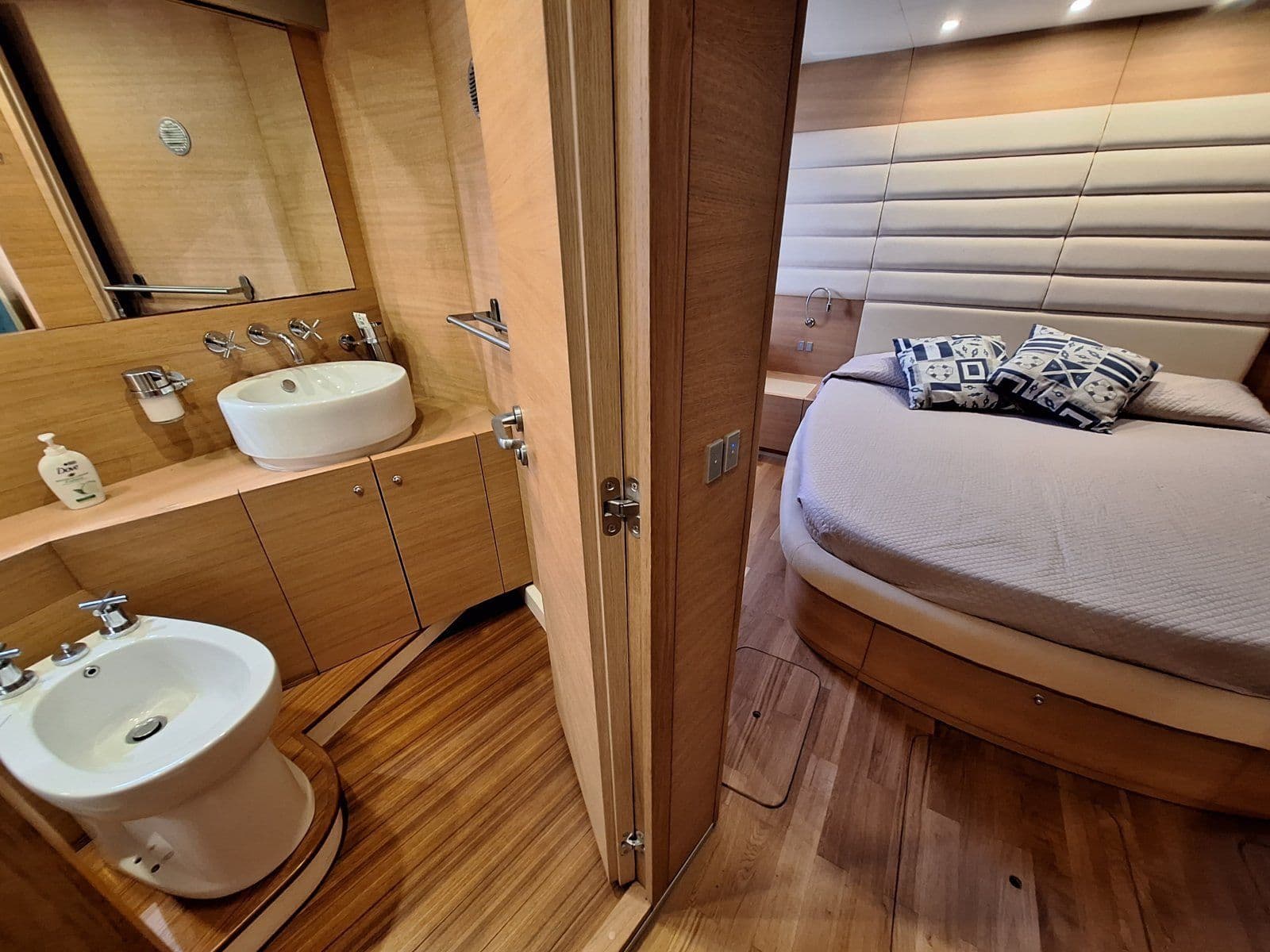 2007 Aicon Yachts 62 L for Sale in Palermo, IT Motor Yacht 4