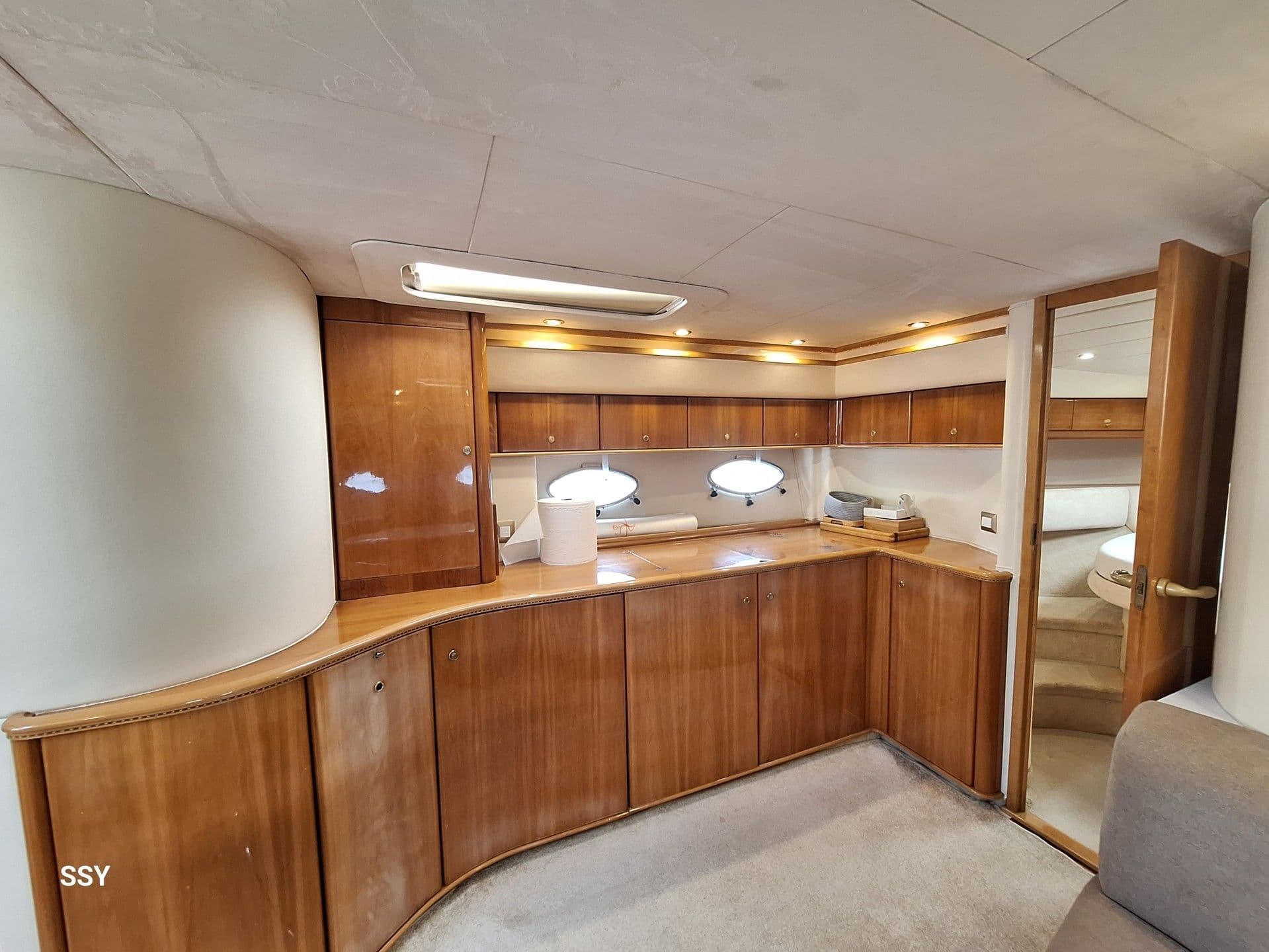 1998 Princess Yachts V55 for Sale in Naples, IT Motor Yacht 5