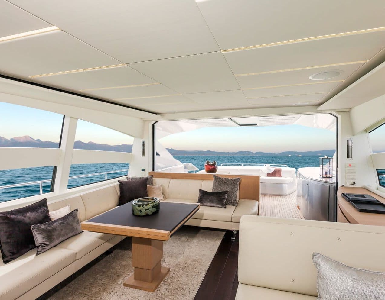 2016 Pershing 74 for Sale in Naples, IT Motor Yacht 3