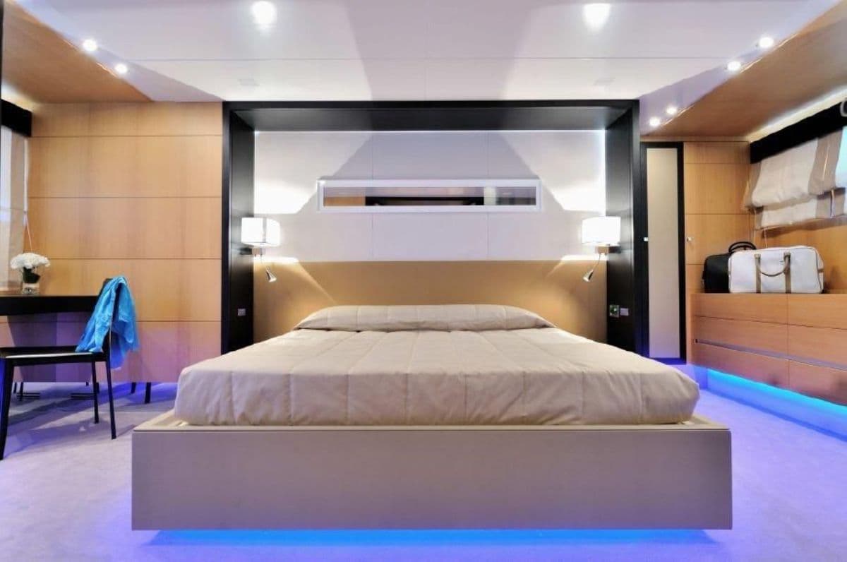 Canados Yachts 90 te koop