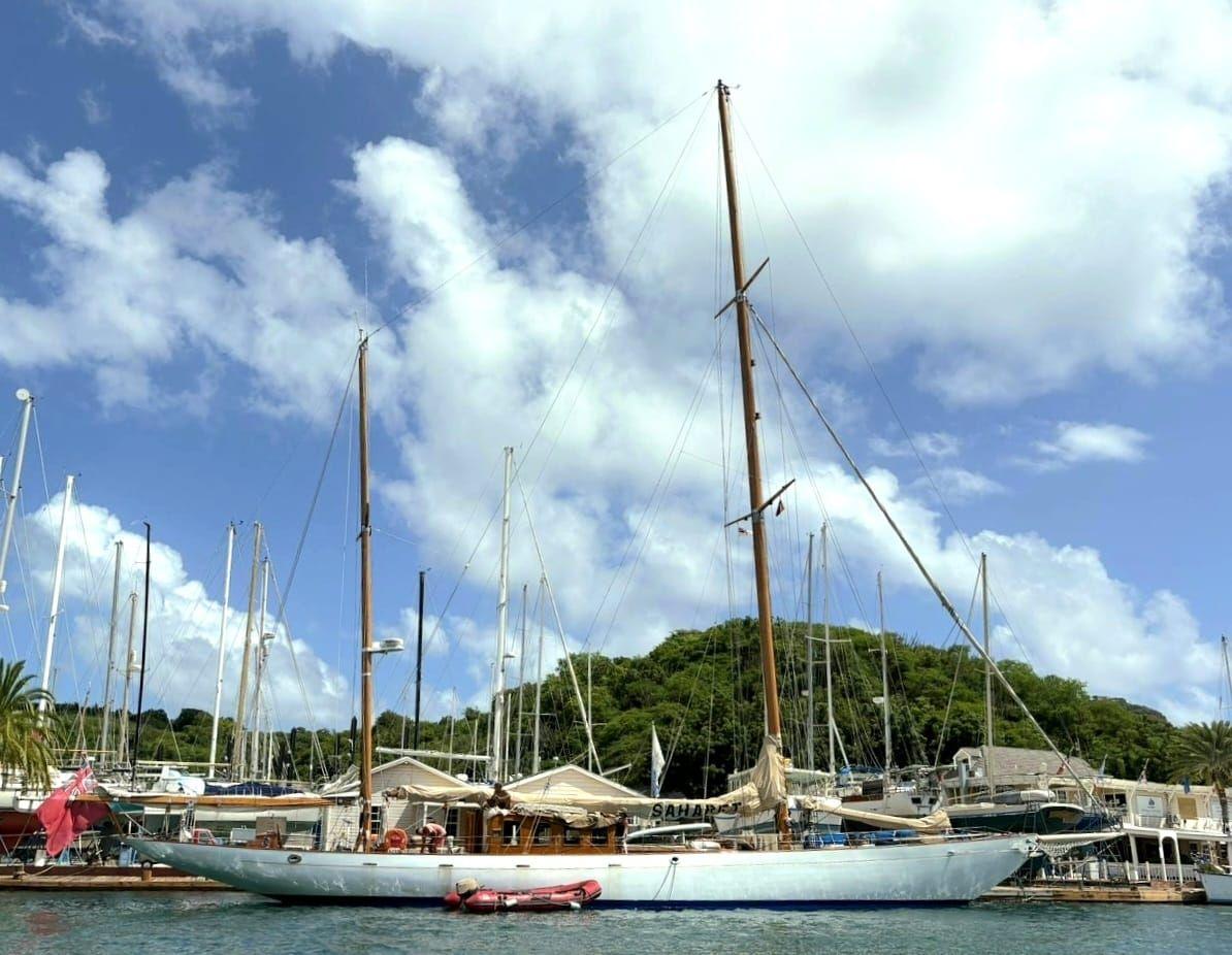 Camper and Nicholsons Classic 114' in vendita