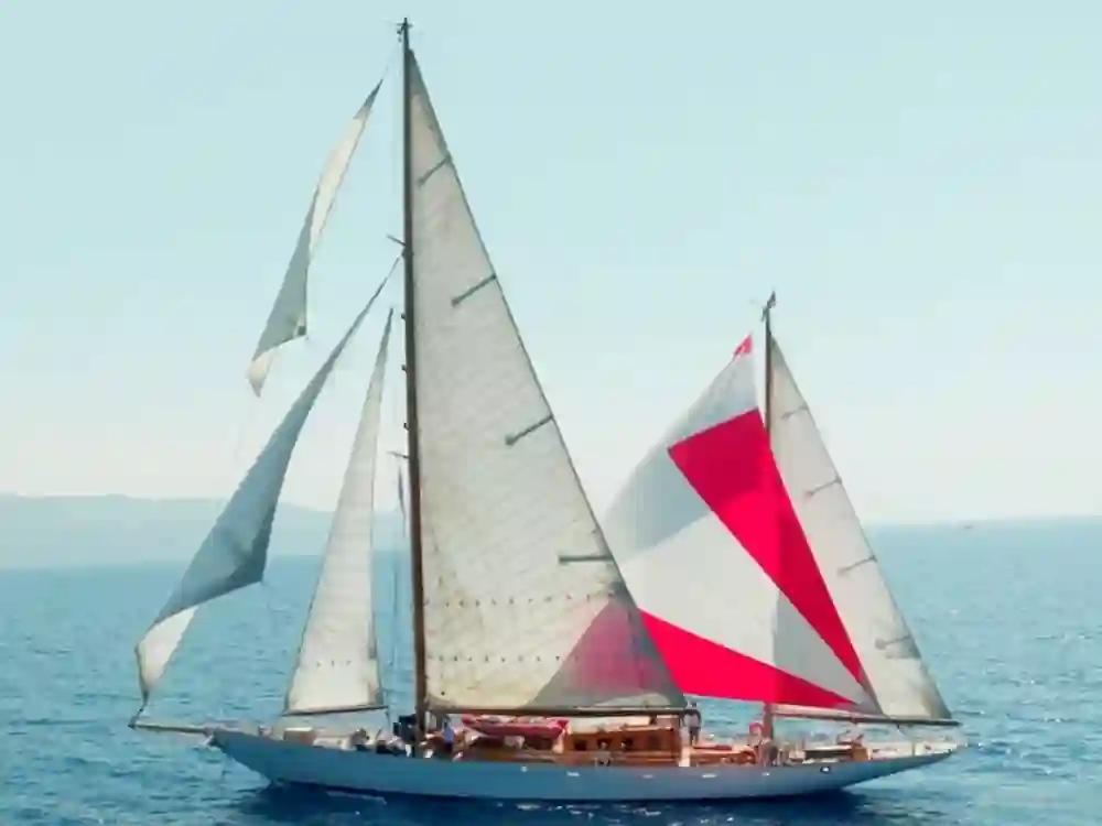 Camper and Nicholsons Classic 114' in vendita