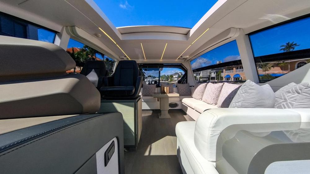 2014 Pershing 62'