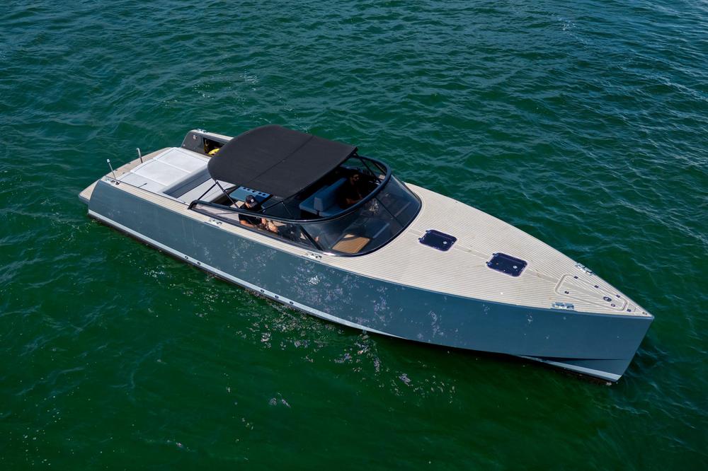2014 VanDutch Yachts 40