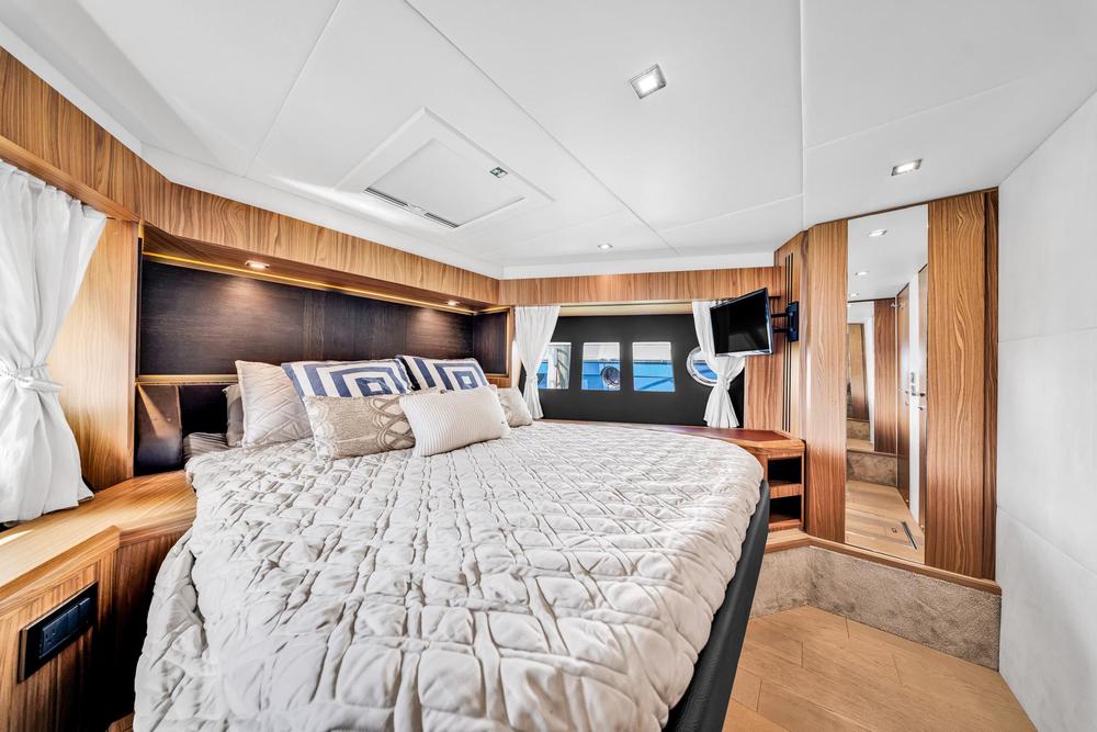 2015 Absolute 56 FLY