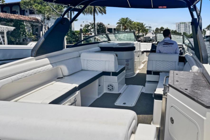 2018 Sea Ray SDX 290