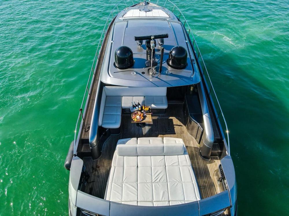 2014 Pershing 62'