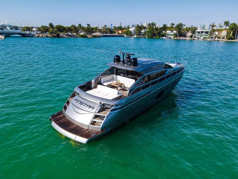2014 Pershing 62'