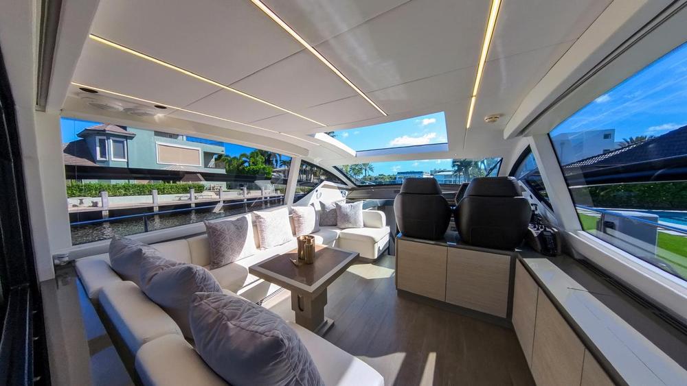 2014 Pershing 62'