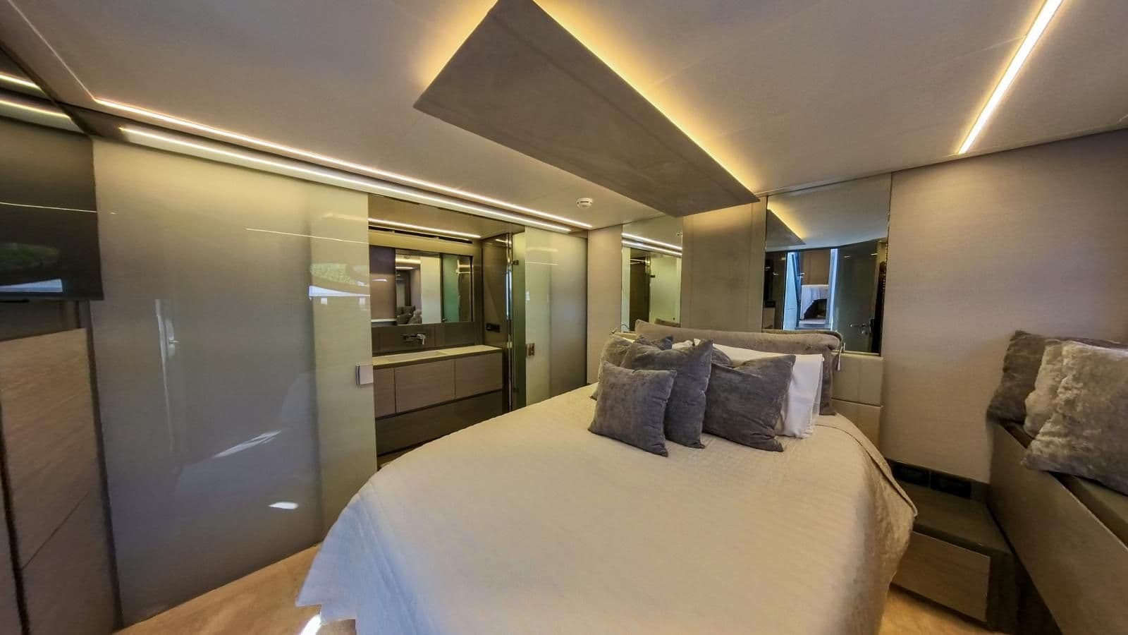 2014 Pershing 62' for Sale in Miami, Florida High Performance 5