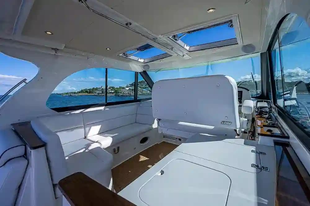 2023 Hinckley Yachts Sport Boat 40X te koop in Stuart, Florida Cruiser 4