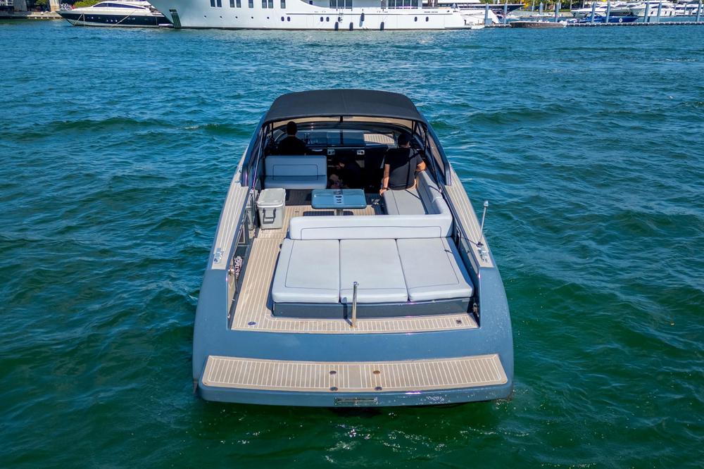2014 VanDutch Yachts 40