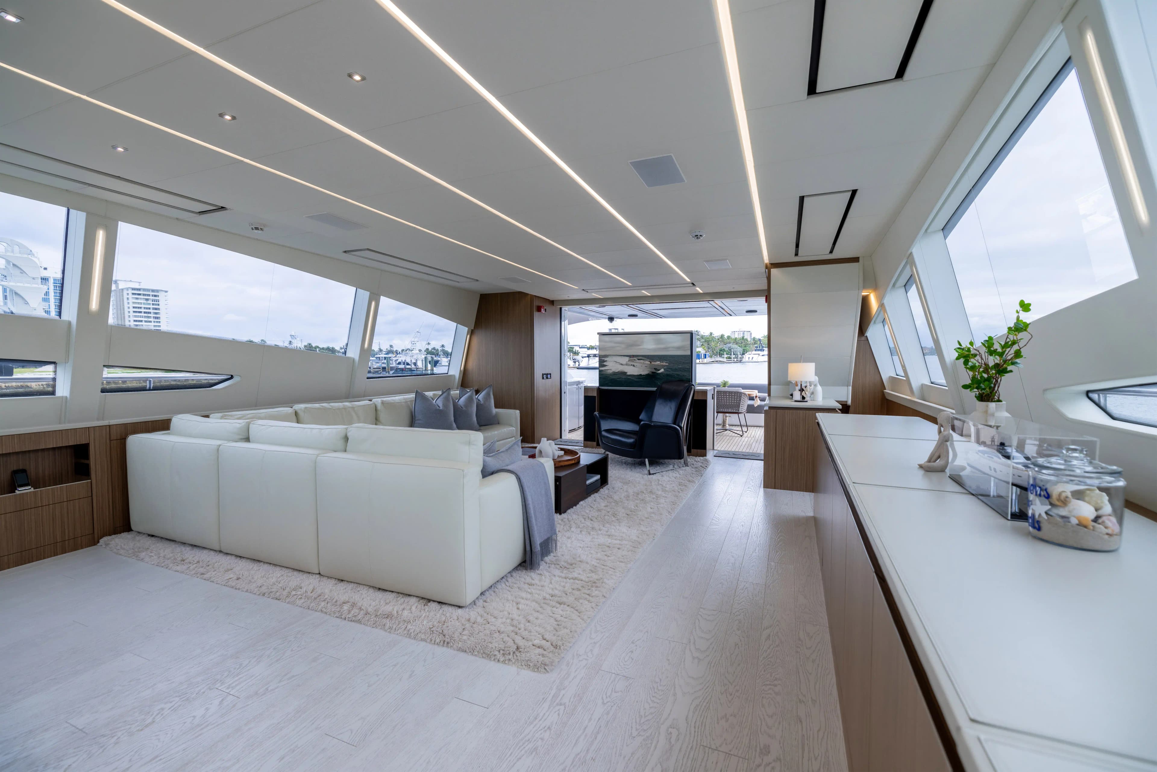 Pershing 108 te koop