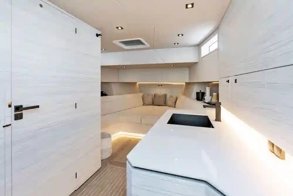 Vanquish Yachts VQ58 zum Verkauf