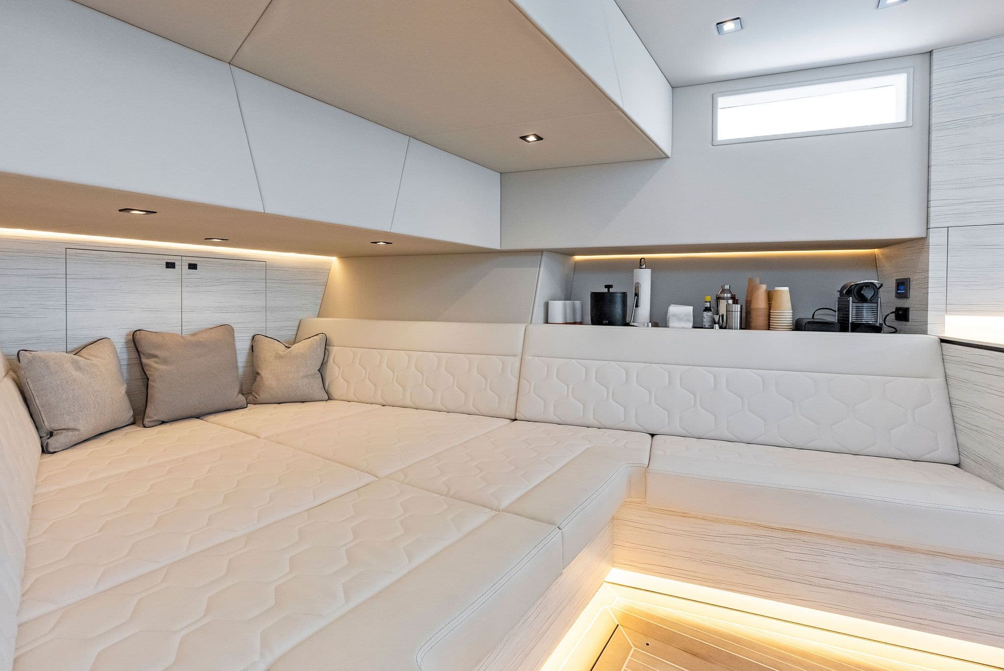 Vanquish Yachts VQ58 zum Verkauf