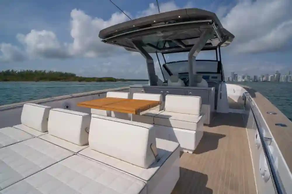 2024 Pardo Yachts P43 Venduto a Miami, Florida Walk-around Boats 2