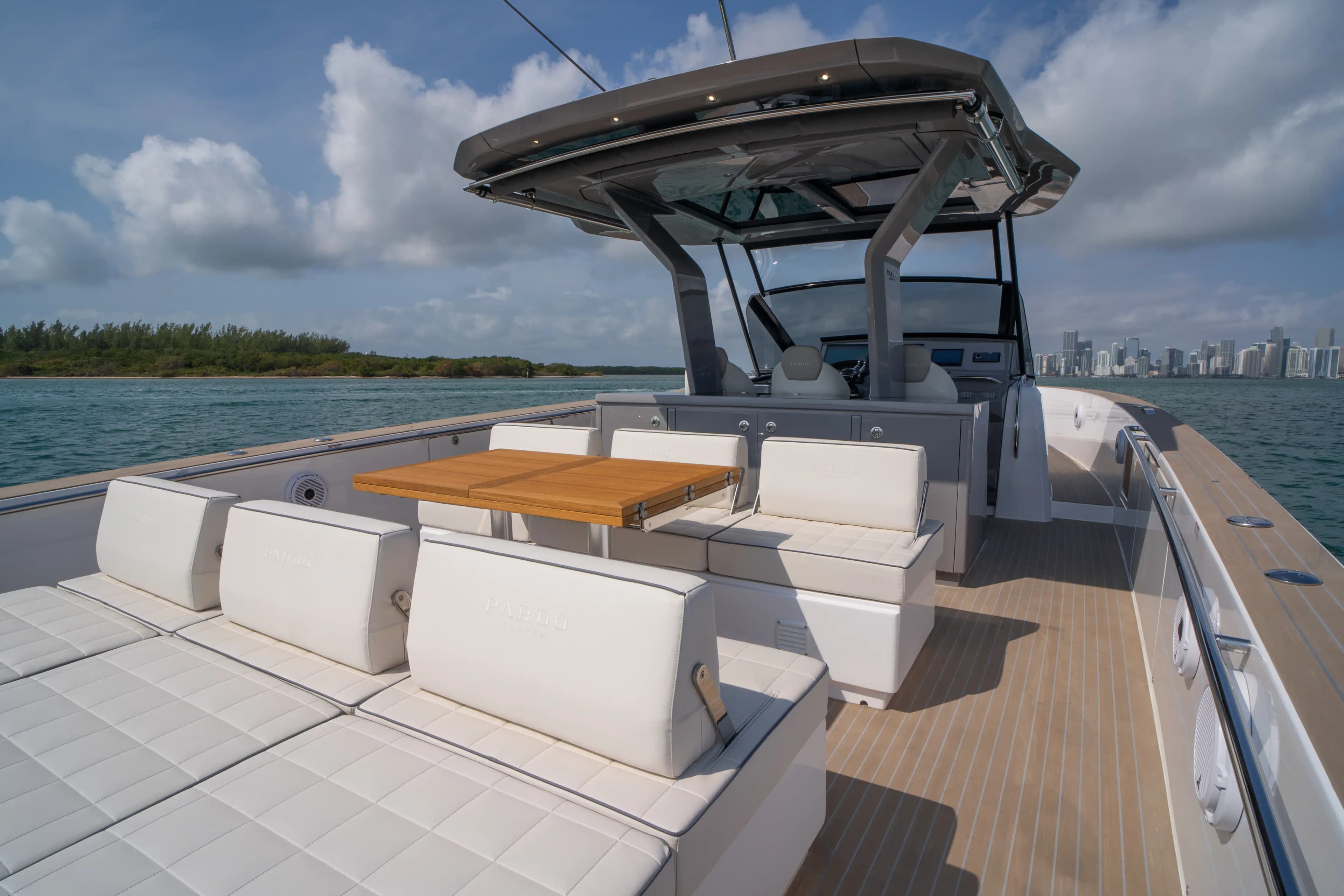 2024 Pardo Yachts P43 Venduto a Miami, Florida Walk-around Boats 2