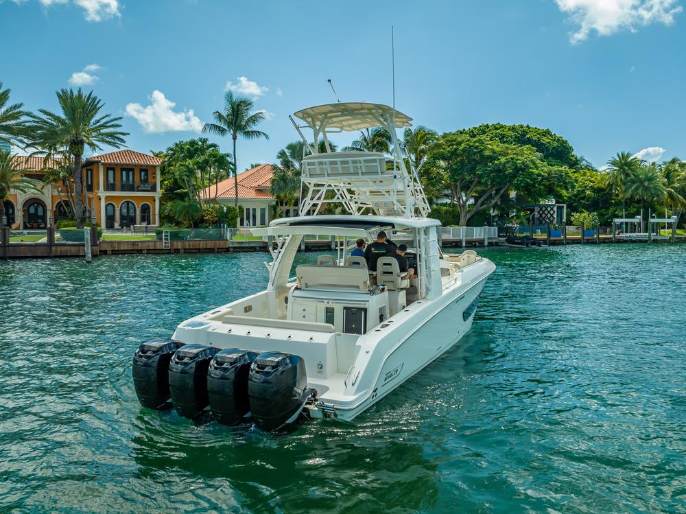 2016 Boston Whaler 420 Outrage