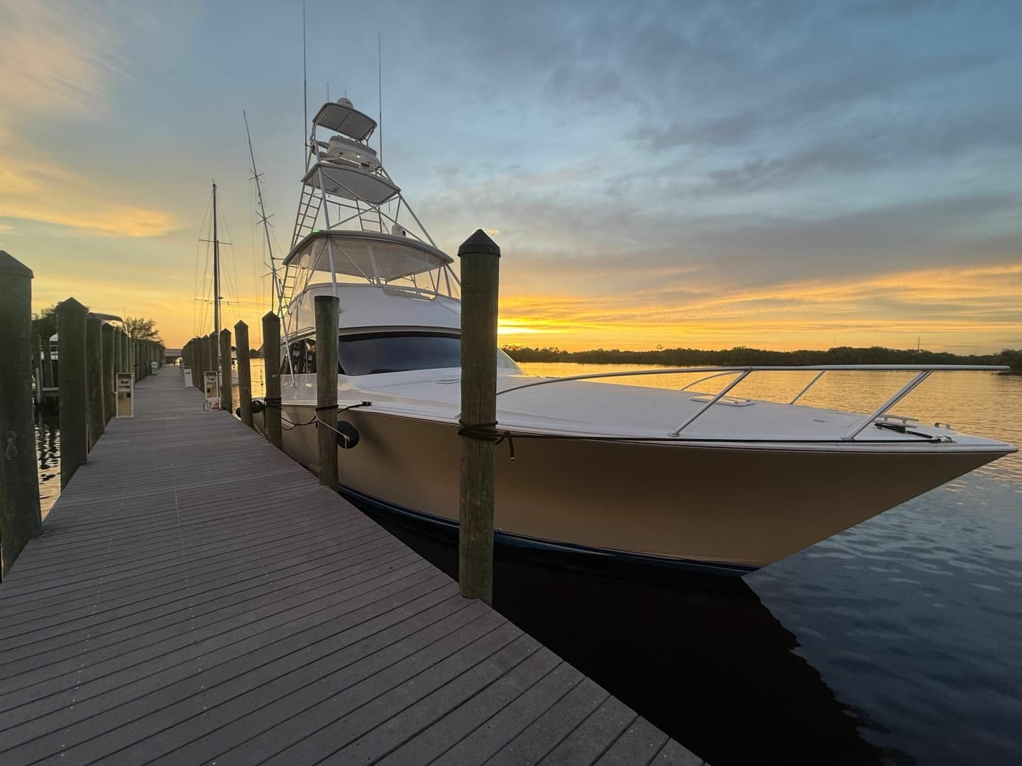2002 Viking Yacht 52 Convertible for Sale in Fort Lauderdale, Florida Motor Yacht 3