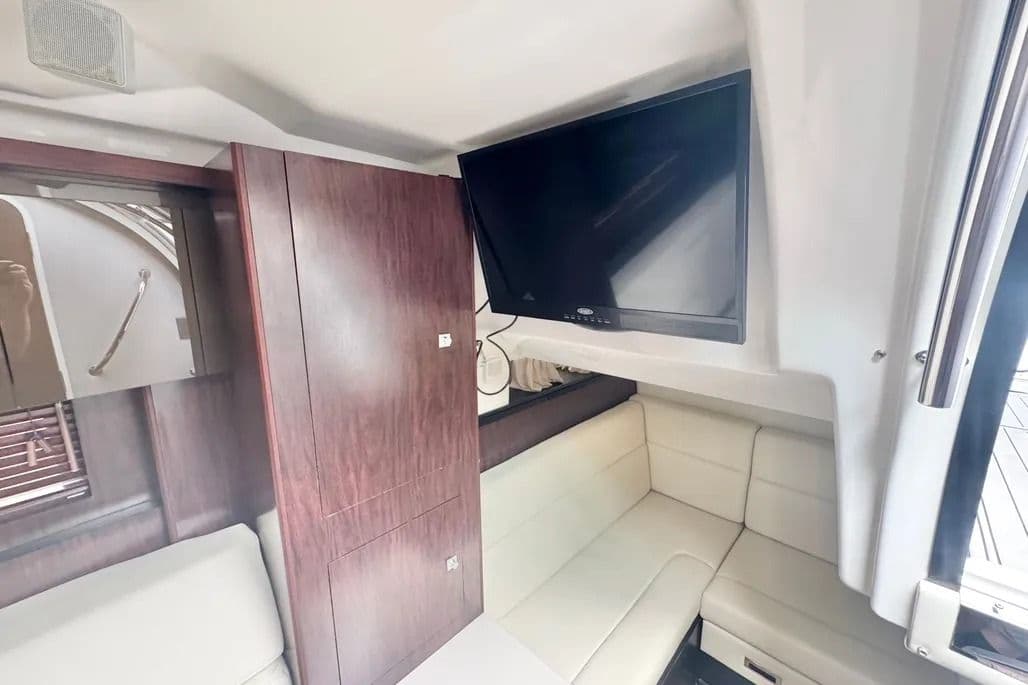 2021 Monterey 335 Sport Yacht for Sale in Miami Beach, Florida Sport Cruiser 4