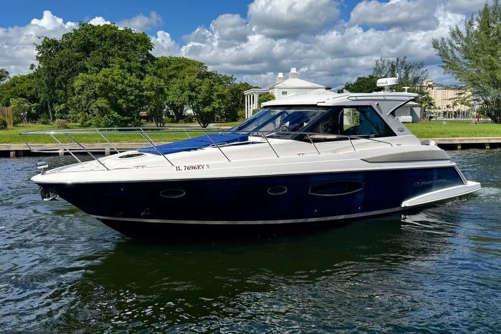 Regal 42 Sport Coupe à vendre