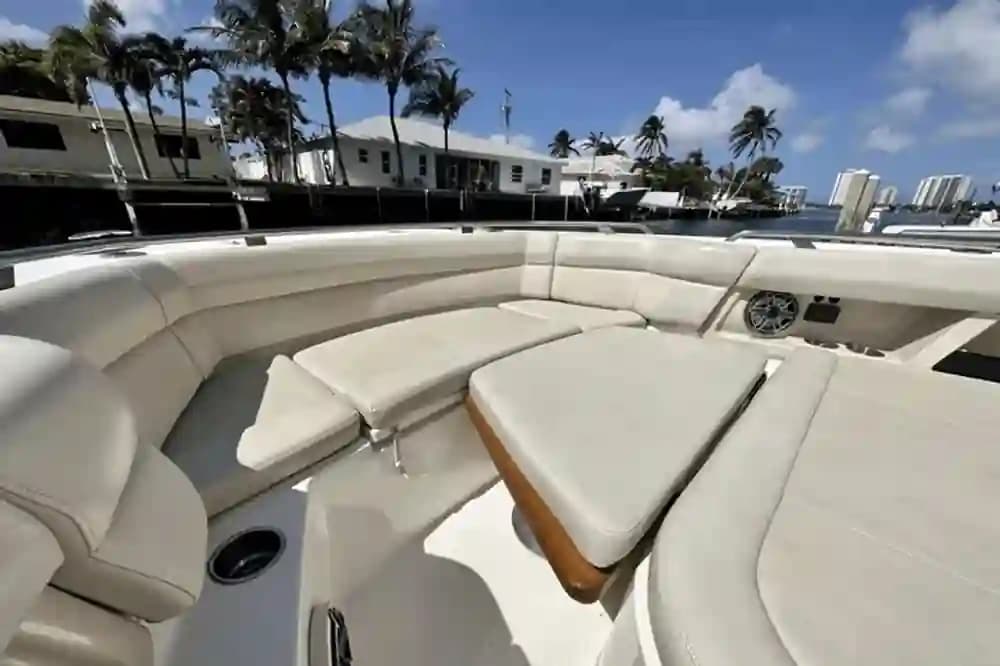 2019 Boston Whaler 350 Realm in vendita a West Palm Beach, Florida Bowrider 2
