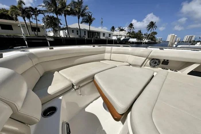 2019 Boston Whaler 350 Realm in vendita a West Palm Beach, Florida Bowrider 2