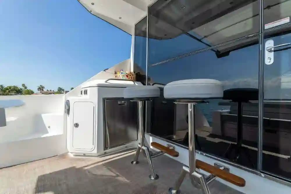 2018 Cruisers Yachts 45 Cantius for Sale in Miami Beach, Florida Express Cruiser 5
