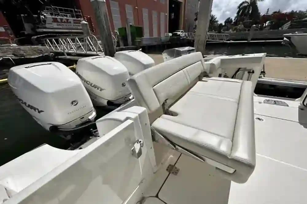 2019 Boston Whaler 350 Realm in vendita a West Palm Beach, Florida Bowrider 5