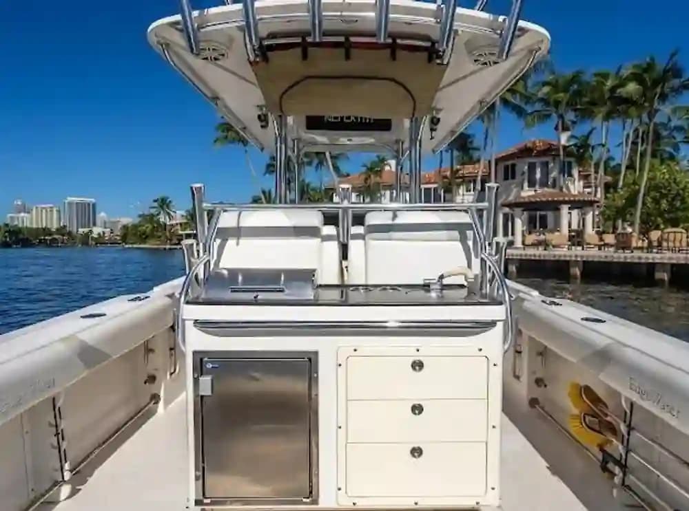 2010 EdgeWater 318CC à vendre à Fort Lauderdale, Florida Center Console 4