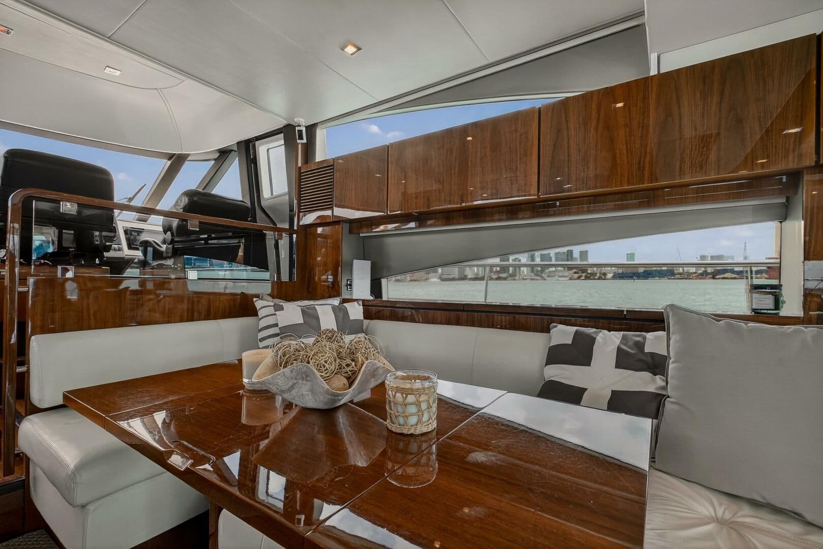 2013 Fairline Squadron 65 for Sale in Miami, Florida Flybridge 4