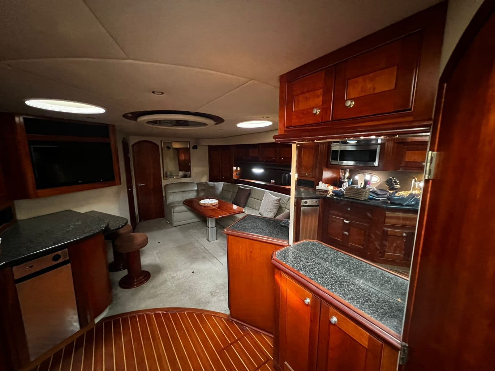 Cruisers Yachts 560 Express te koop