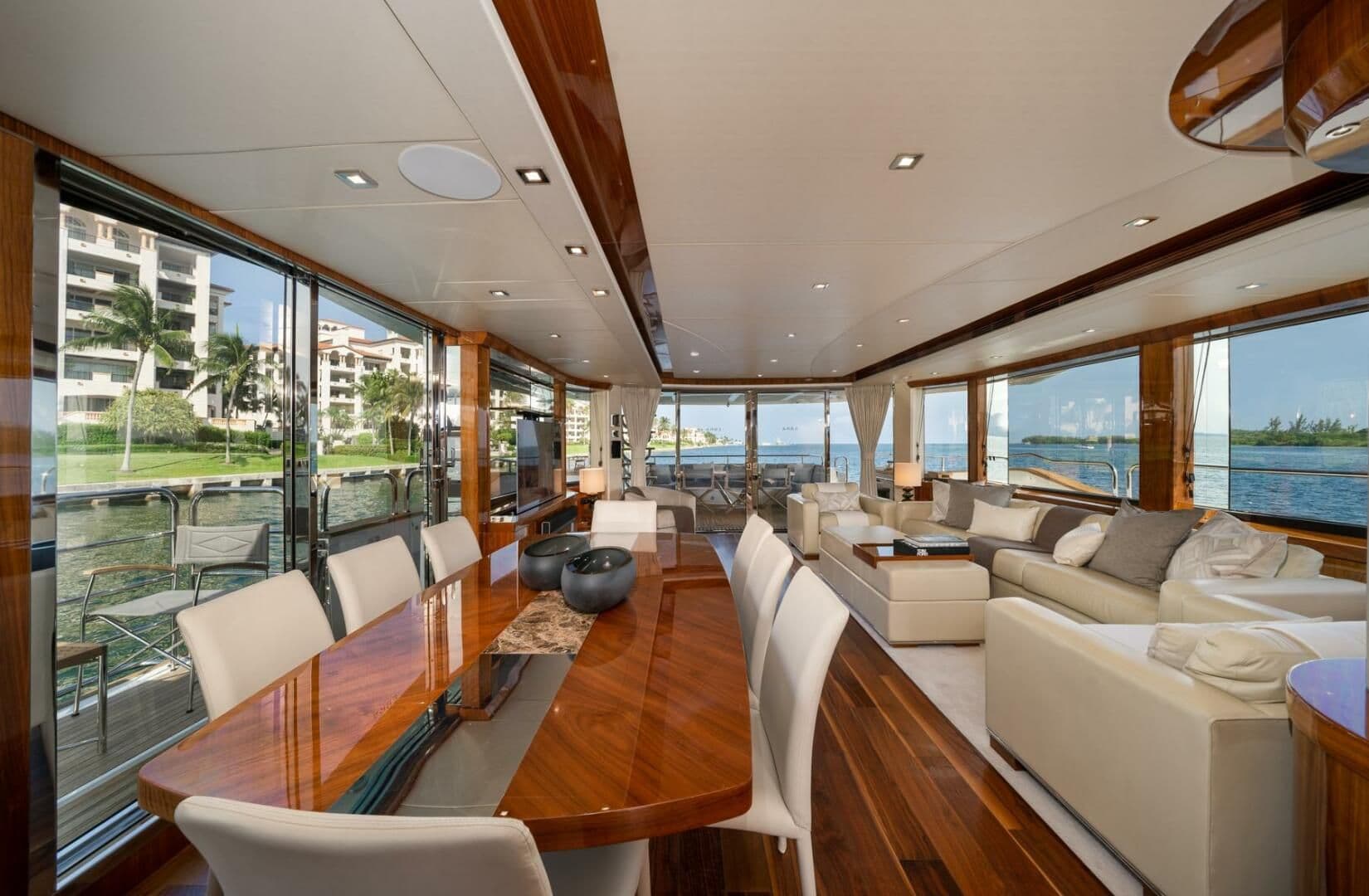 2015 Sunseeker 28M op display in Aventura, Florida Cruiser 4