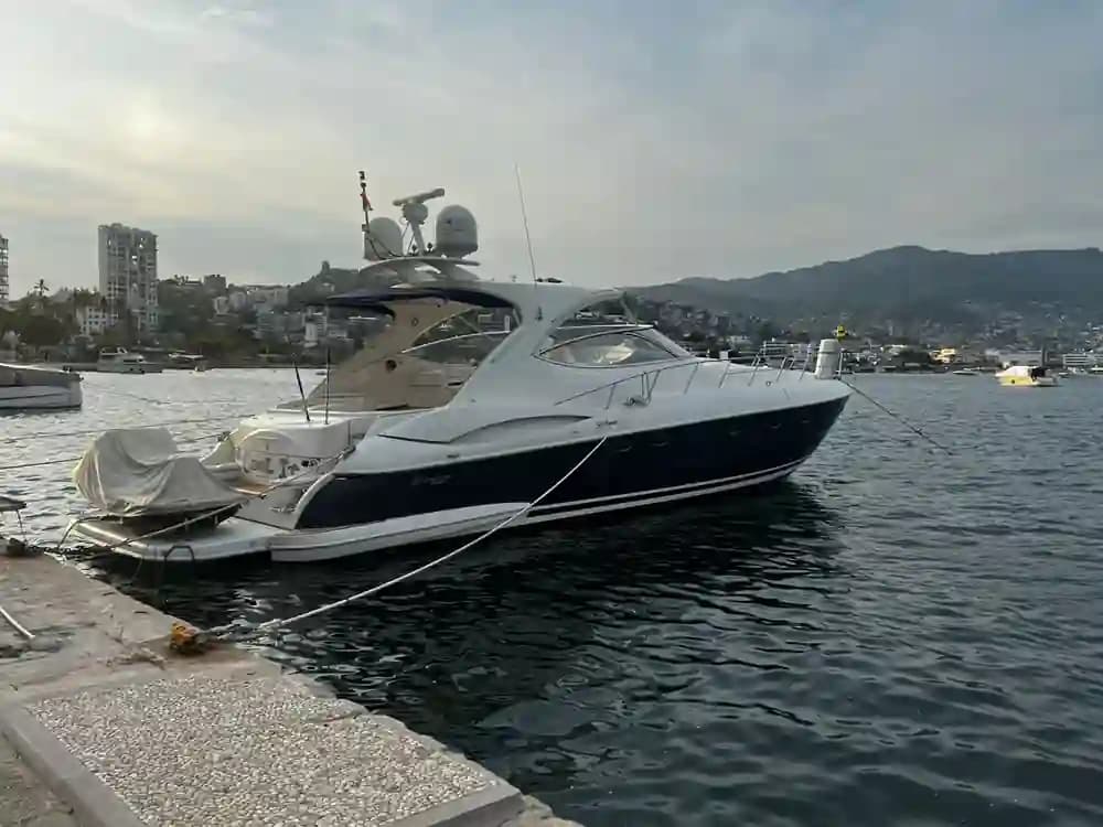 Cruisers Yachts 560 Express te koop