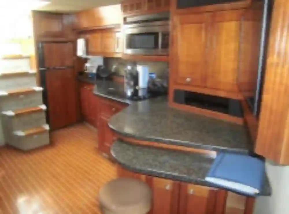 Cruisers Yachts 560 Express for Sale