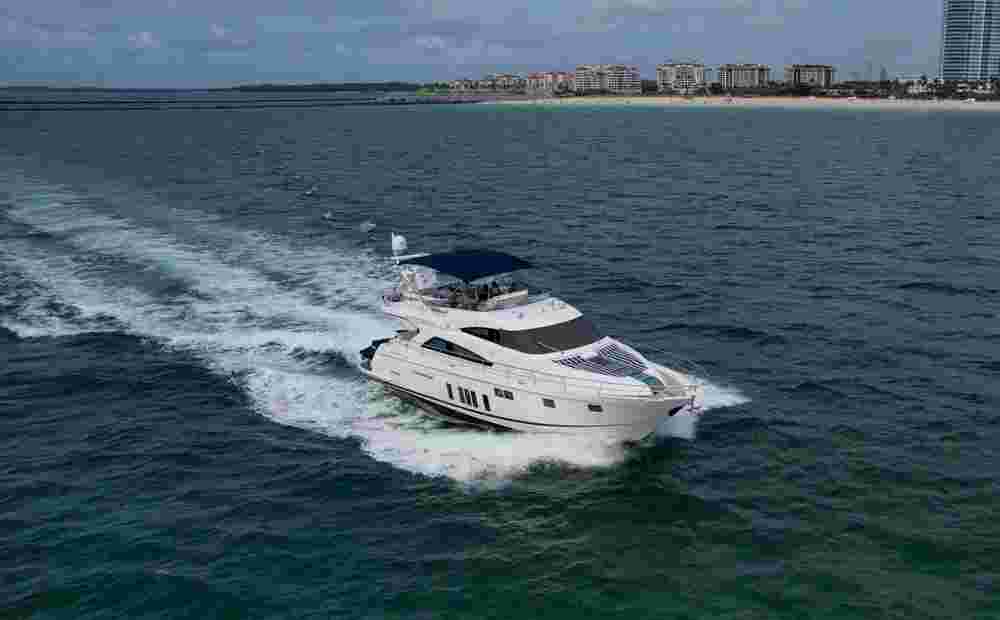 2013 Fairline Squadron 65