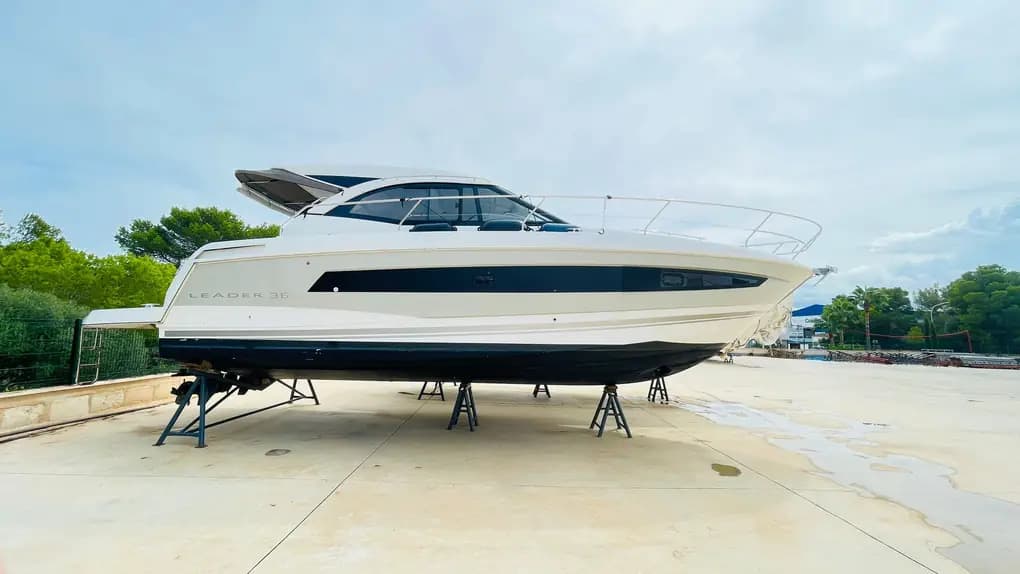 2016 Jeanneau Leader 36 for Sale in Altea, ES Express Cruiser