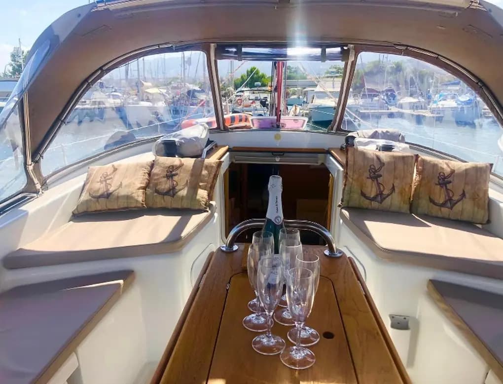 2011 Jeanneau Sun Odyssey 42 DS for Sale in Altea, ES Deck Saloon 5