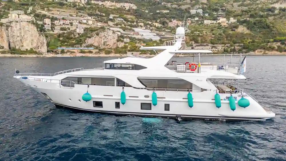 Benetti Delfino 93 a la venta